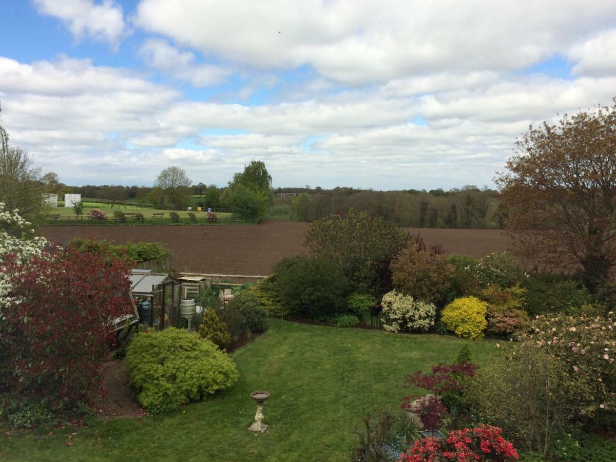 Porthkerry House Bed And Breakfast Little Budworth Exterior photo